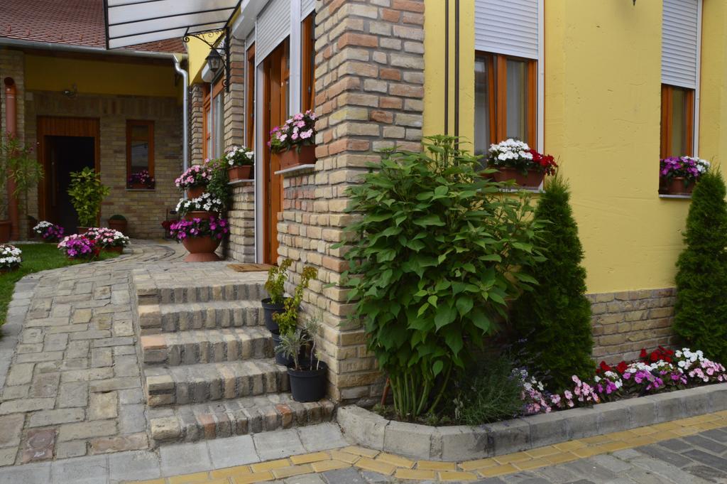 Mediterran Vendeghaz Kecskemet Exterior photo